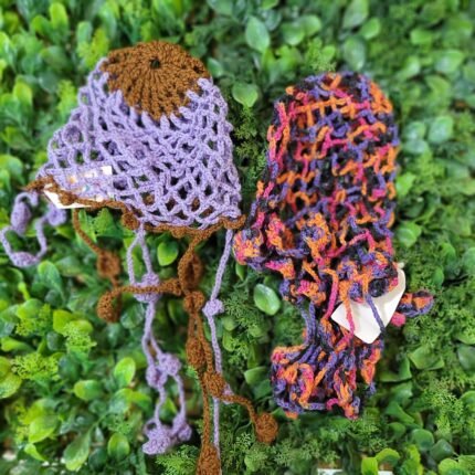 CASQUETE CON COLGANTES