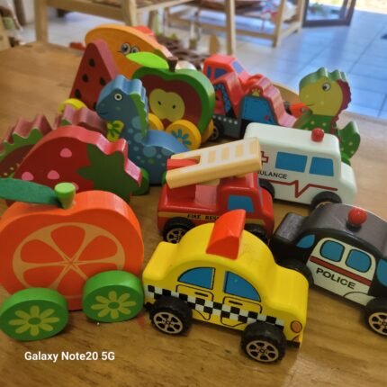 AUTO MADERA CHICO VARIADOS DISEÑOS DINOSAURIOS, FRUTAS, TRANSPORTE